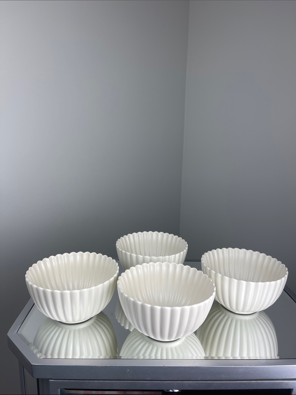 WENSHUO Small Matte Crème Daisy-Shaped Ceramic Bowls Set of 4, 5.5 in